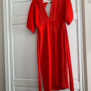 Red midi dress. Open back. Short sleeve